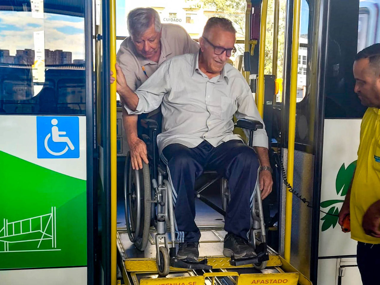 Ação no Terminal Vila Arens promoveu conscientização sobre mobilidade inclusiva