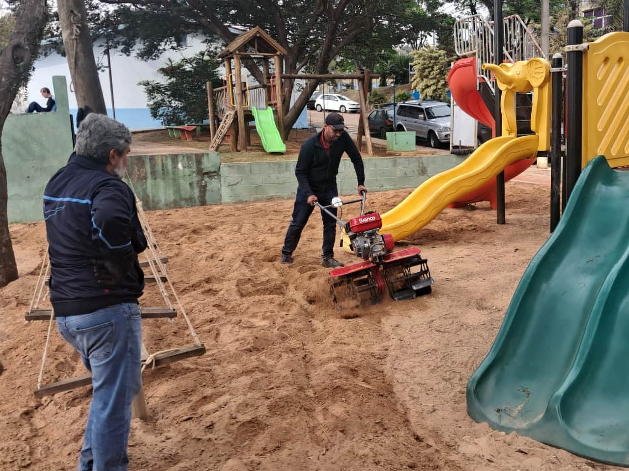 Centros esportivos recebem novos cuidados nas quadras de areia