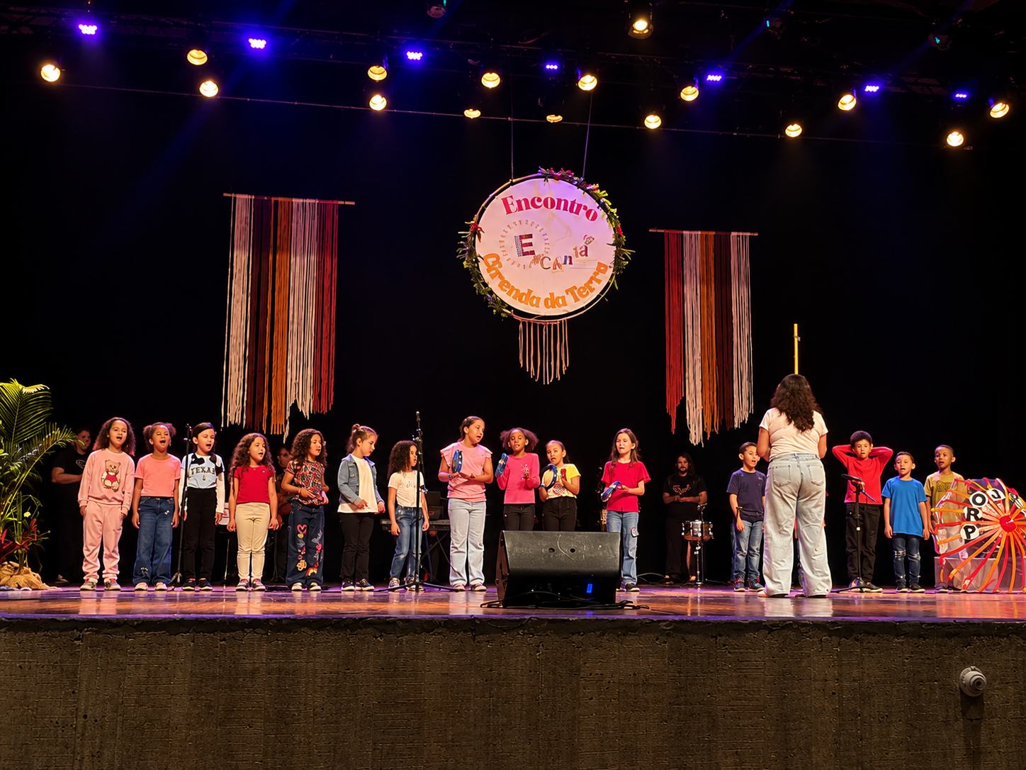 Encantaê leva estudantes de Jundiaí ao palco do Polytheama